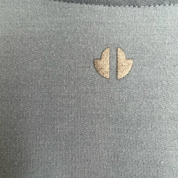 WOMENS LONGSLEEVE THRIVE SOCIÉTÉ BABY BLUE ATHLEISURE SHIRT SIZE XS NICE QUALITY - Picture 4 of 7